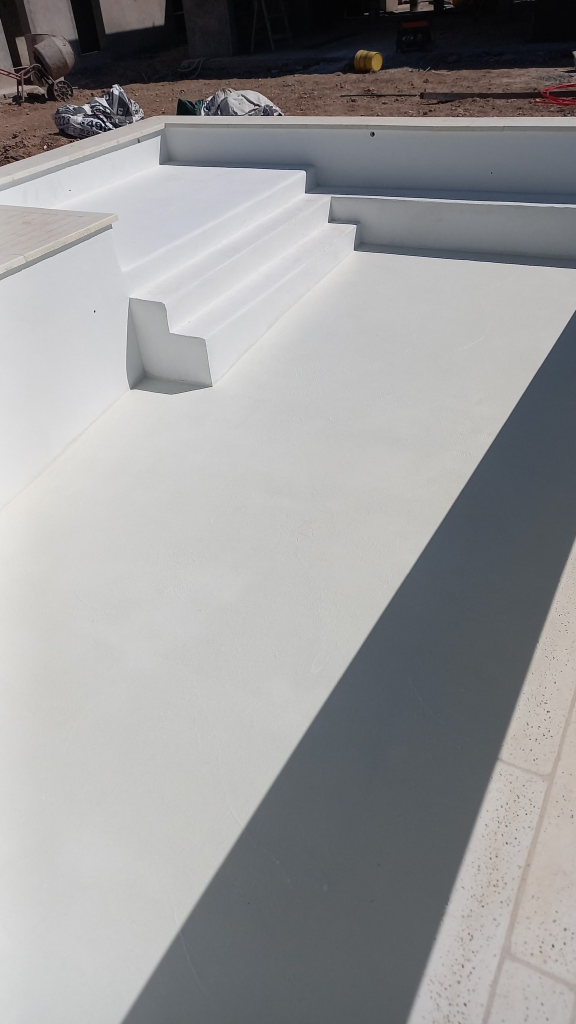 Pileta lap con borde blanco
