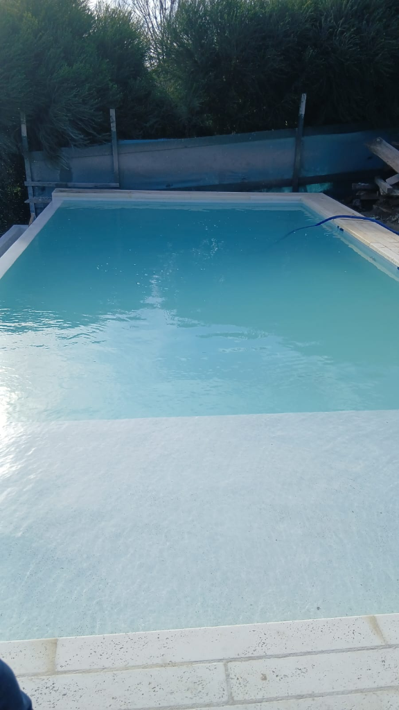 Pileta terminada agua cristalina